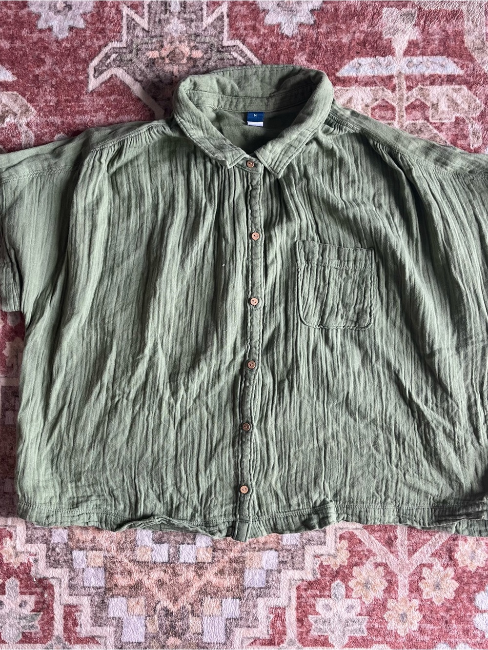 Old Navy Lightweight Crinkled Button-Up Shirt in Sage Green